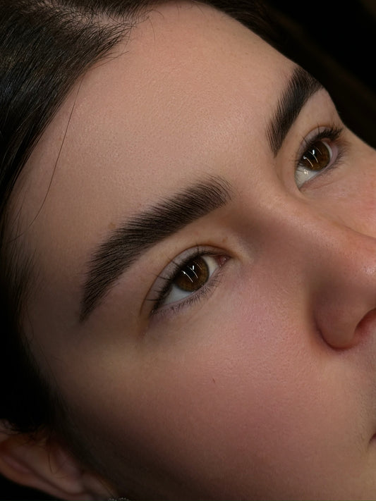 Professional brow shaping service in Toronto at Beauty Et Al